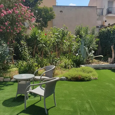 Dafni Seaside Apartman