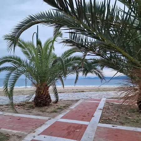 Dafni Seaside Apartments *